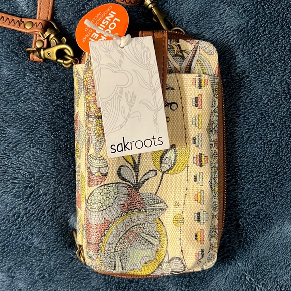 Sakroots Crossbody Bag Color ( Floral) - Picture 1 of 7